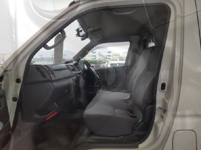 TOYOTA HIACE 2015 Image 19