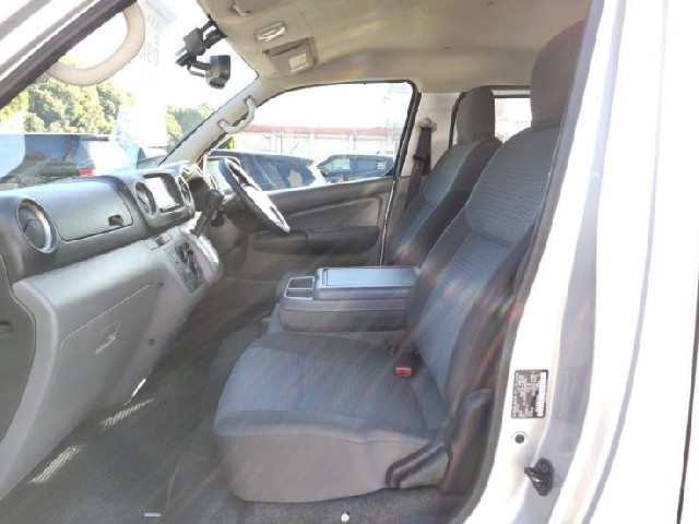NISSAN NV350 CARAVAN 2017 Image 20