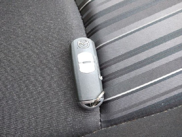 MAZDA DEMIO 2017 Image 19