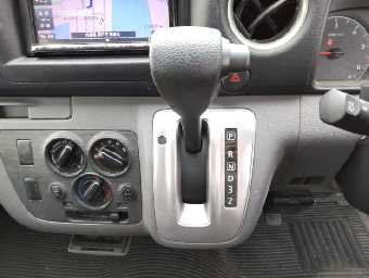 NISSAN NV350 CARAVAN 2017 Image 10