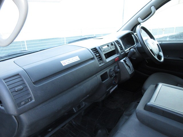 TOYOTA HIACE 2017 Image 19