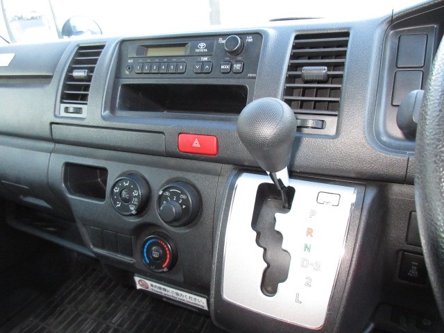 TOYOTA HIACE 2017 Image 20