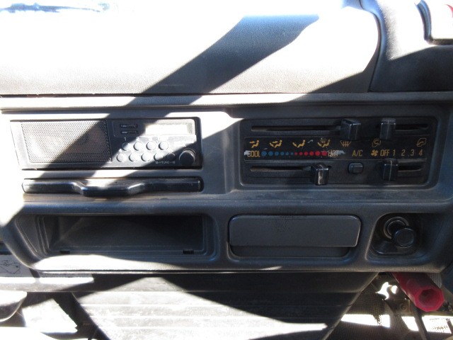 ISUZU ELF DUMP TRUCK 2000 Image 29