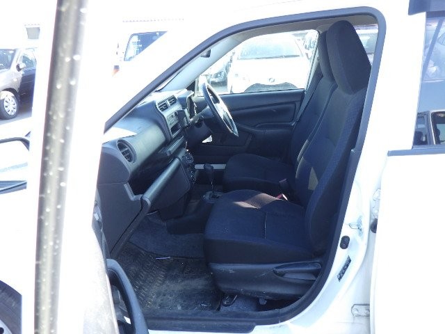 TOYOTA PROBOX 2017 Image 24