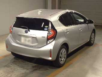 TOYOTA AQUA 2019 Image 2