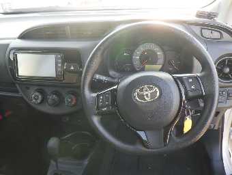TOYOTA VITZ 2019 Image 6