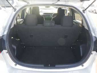 TOYOTA VITZ 2019 Image 7