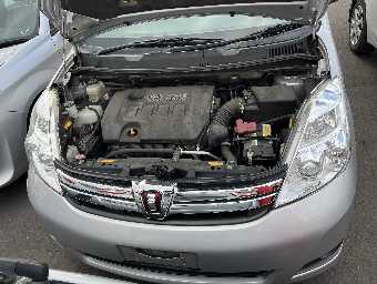 TOYOTA ISIS 2017 Image 8