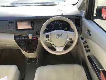 TOYOTA ISIS 2017 Image 3