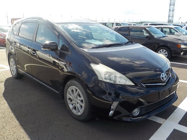 TOYOTA PRIUS ALPHA 2012 Image 19