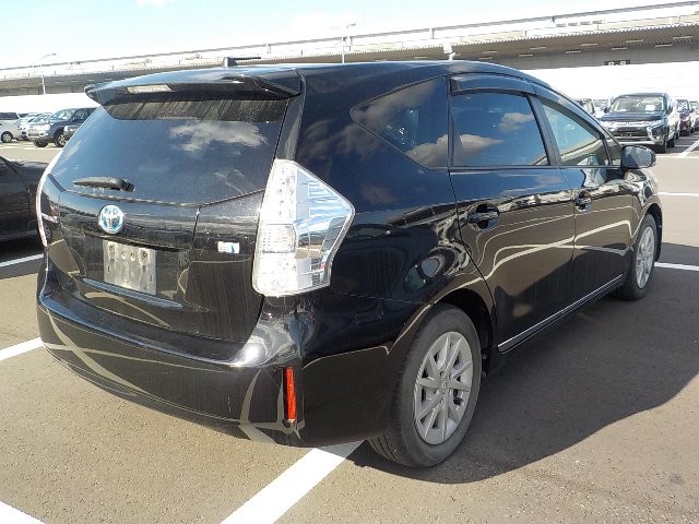TOYOTA PRIUS ALPHA 2012 Image 20