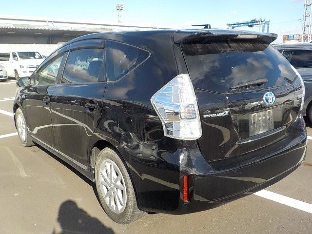 TOYOTA PRIUS ALPHA 2012 Image 21