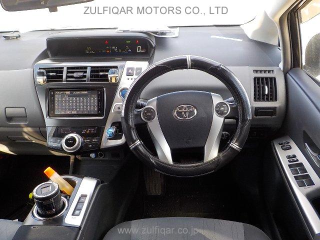 TOYOTA PRIUS ALPHA 2012 Image 4