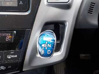 TOYOTA PRIUS ALPHA 2012 Image 6