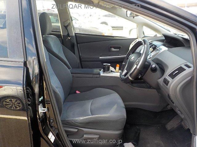 TOYOTA PRIUS ALPHA 2012 Image 8