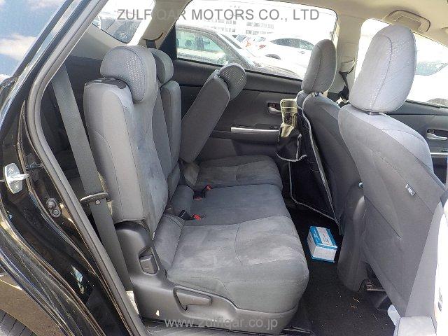 TOYOTA PRIUS ALPHA 2012 Image 9