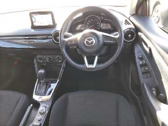 MAZDA DEMIO 2017 Image 8
