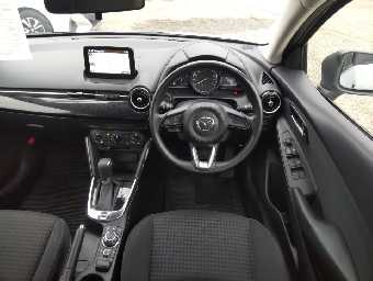 MAZDA DEMIO 2017 Image 8