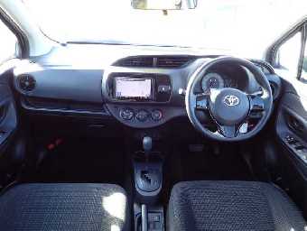 TOYOTA VITZ 2017 Image 3