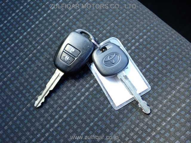 TOYOTA VITZ 2017 Image 9