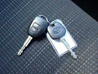 TOYOTA VITZ 2017 Image 7