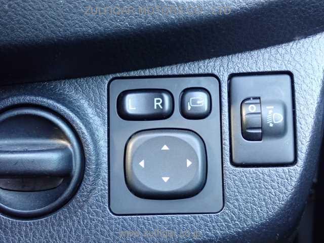 TOYOTA VITZ 2017 Image 10