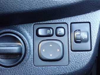 TOYOTA VITZ 2017 Image 8