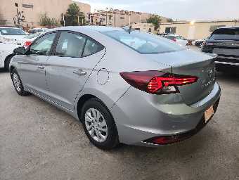 HYUNDAI ELANTRA 2020 Image 3