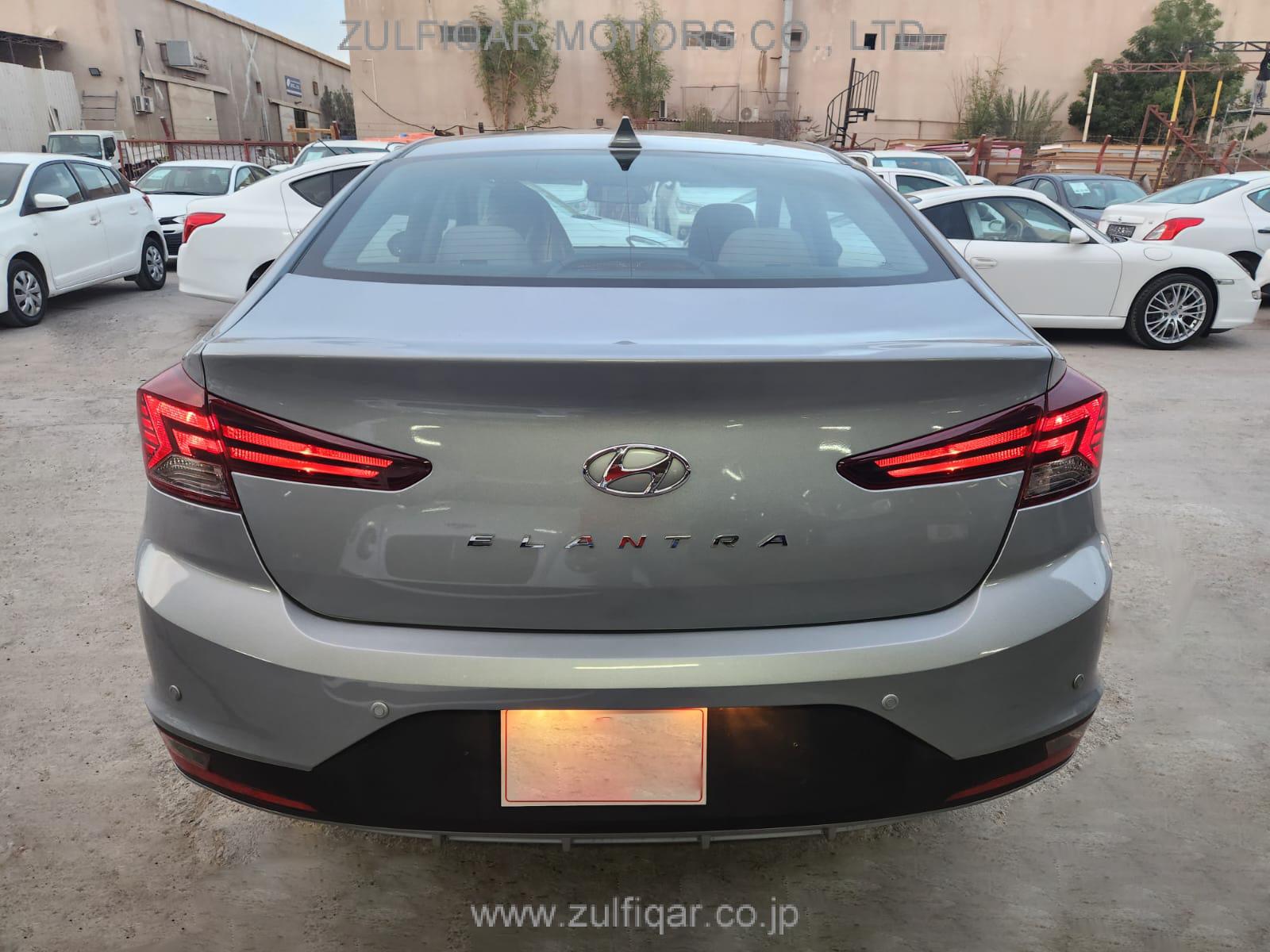 HYUNDAI ELANTRA 2020 Image 4