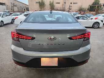 HYUNDAI ELANTRA 2020 Image 4