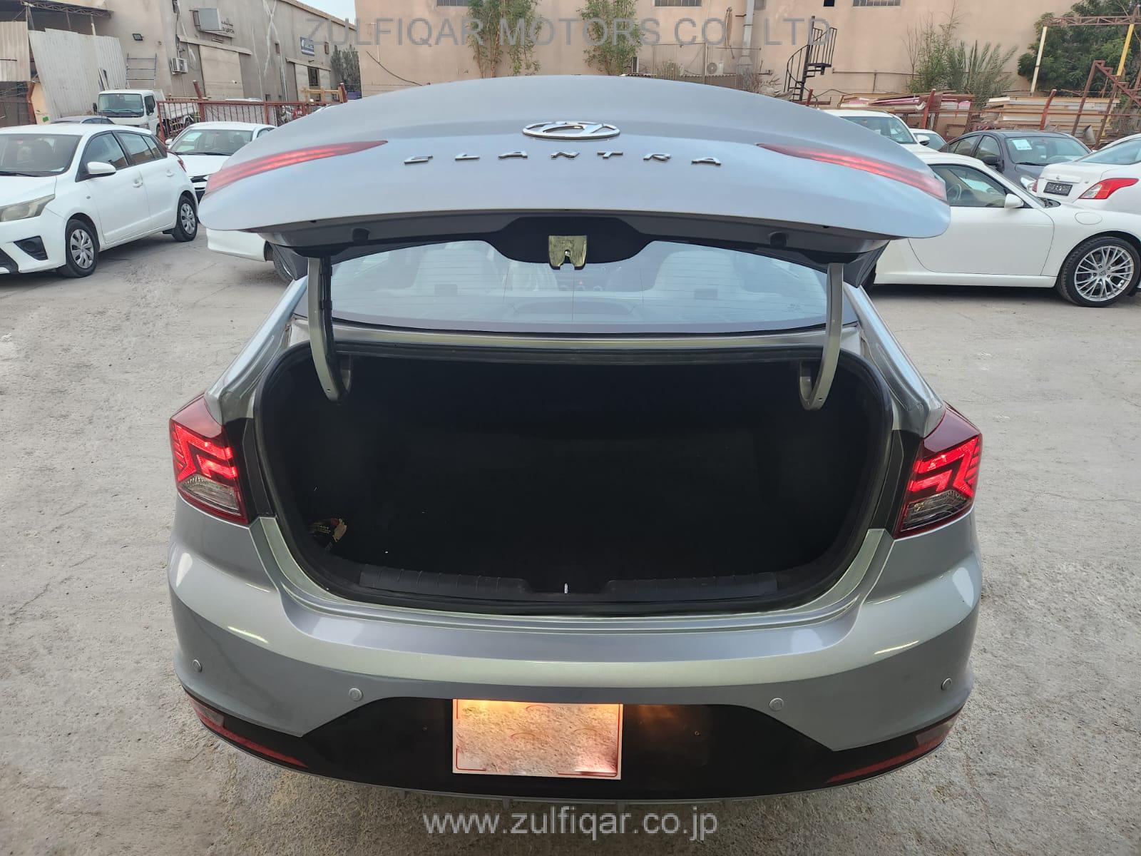 HYUNDAI ELANTRA 2020 Image 10