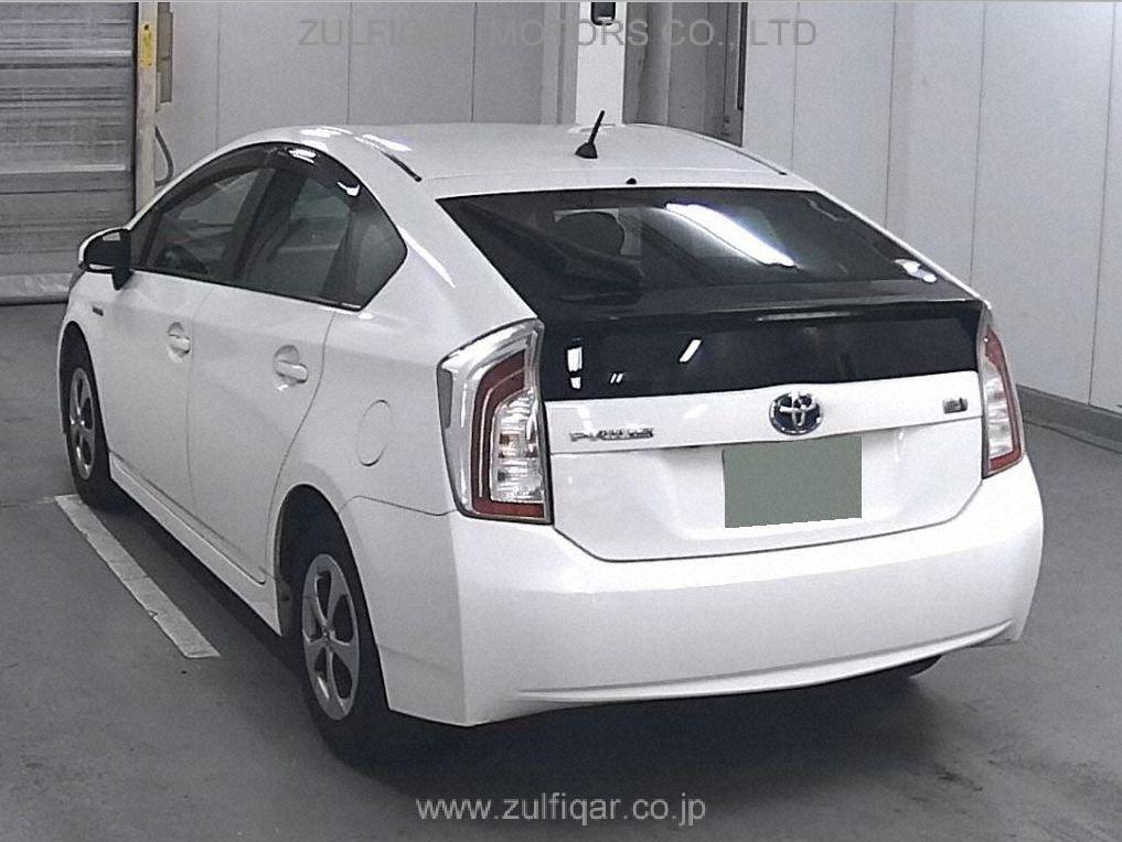 TOYOTA PRIUS 2015 Image 2