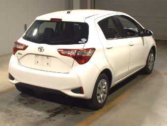 TOYOTA VITZ 2017 Image 2