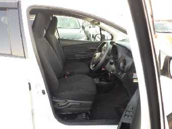 TOYOTA VITZ 2017 Image 10