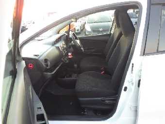 TOYOTA VITZ 2017 Image 11