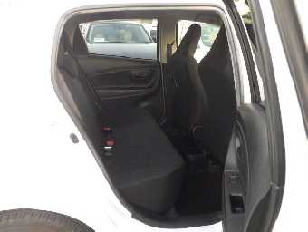 TOYOTA VITZ 2017 Image 12