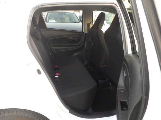 TOYOTA VITZ 2017 Image 21