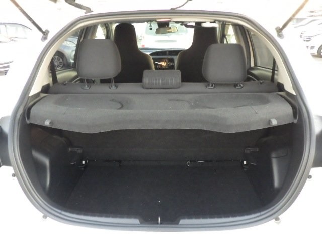 TOYOTA VITZ 2017 Image 22