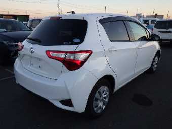 TOYOTA VITZ 2017 Image 14