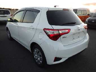 TOYOTA VITZ 2017 Image 15