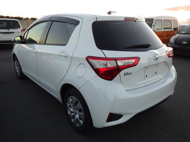 TOYOTA VITZ 2017 Image 26