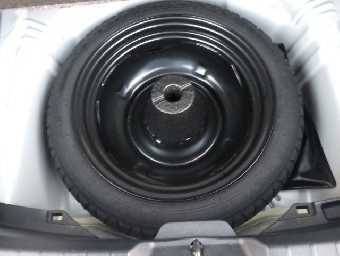 TOYOTA VITZ 2017 Image 16