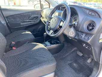 TOYOTA VITZ 2017 Image 3