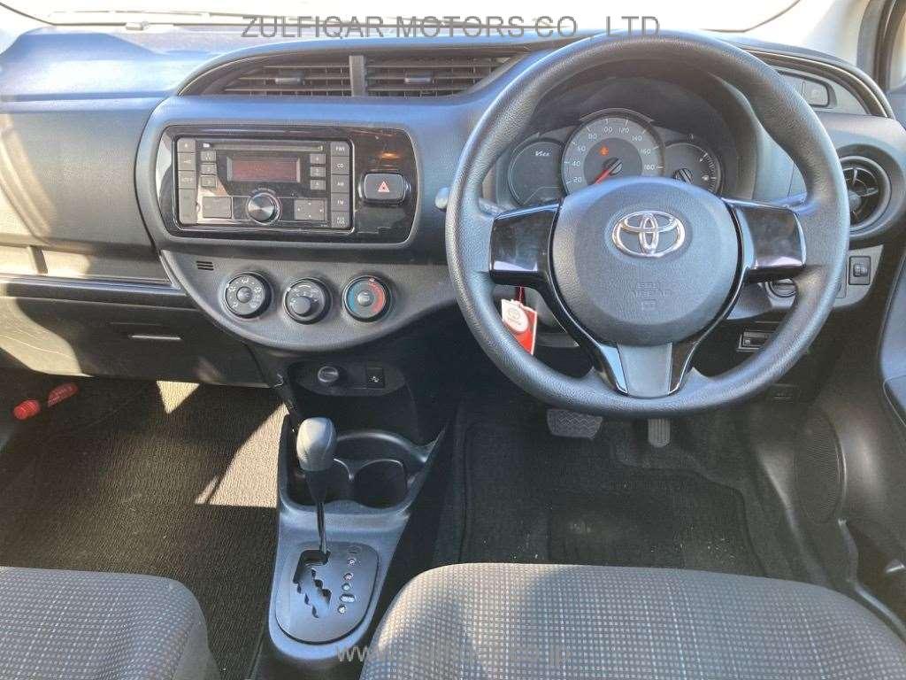 TOYOTA VITZ 2017 Image 6