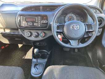 TOYOTA VITZ 2017 Image 4