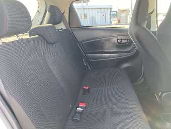 TOYOTA VITZ 2017 Image 5