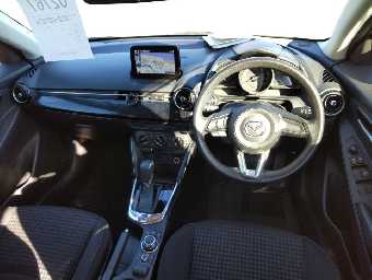 MAZDA DEMIO 2017 Image 8