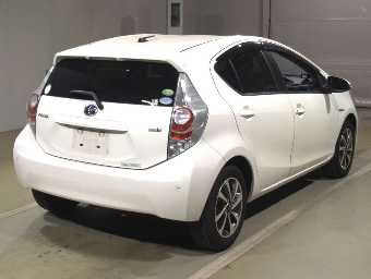 TOYOTA AQUA 2014 Image 2