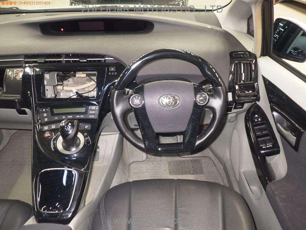 TOYOTA PRIUS 2010 Image 6