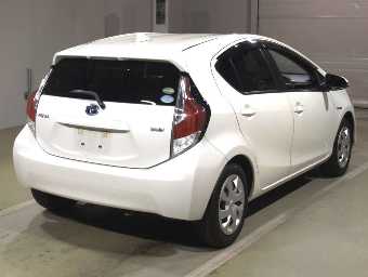 TOYOTA AQUA 2015 Image 2